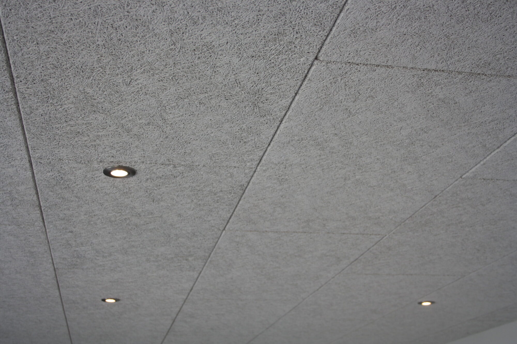 Lana de madera Multifin White 600×1200 mm